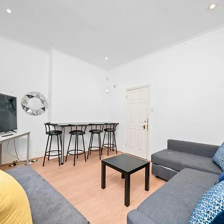 Larger Groups Stay Close To London O2 Arena Excel Canary Wharf With Wifi And Parking Within Mins Walk To Drl & Jubilee Line
